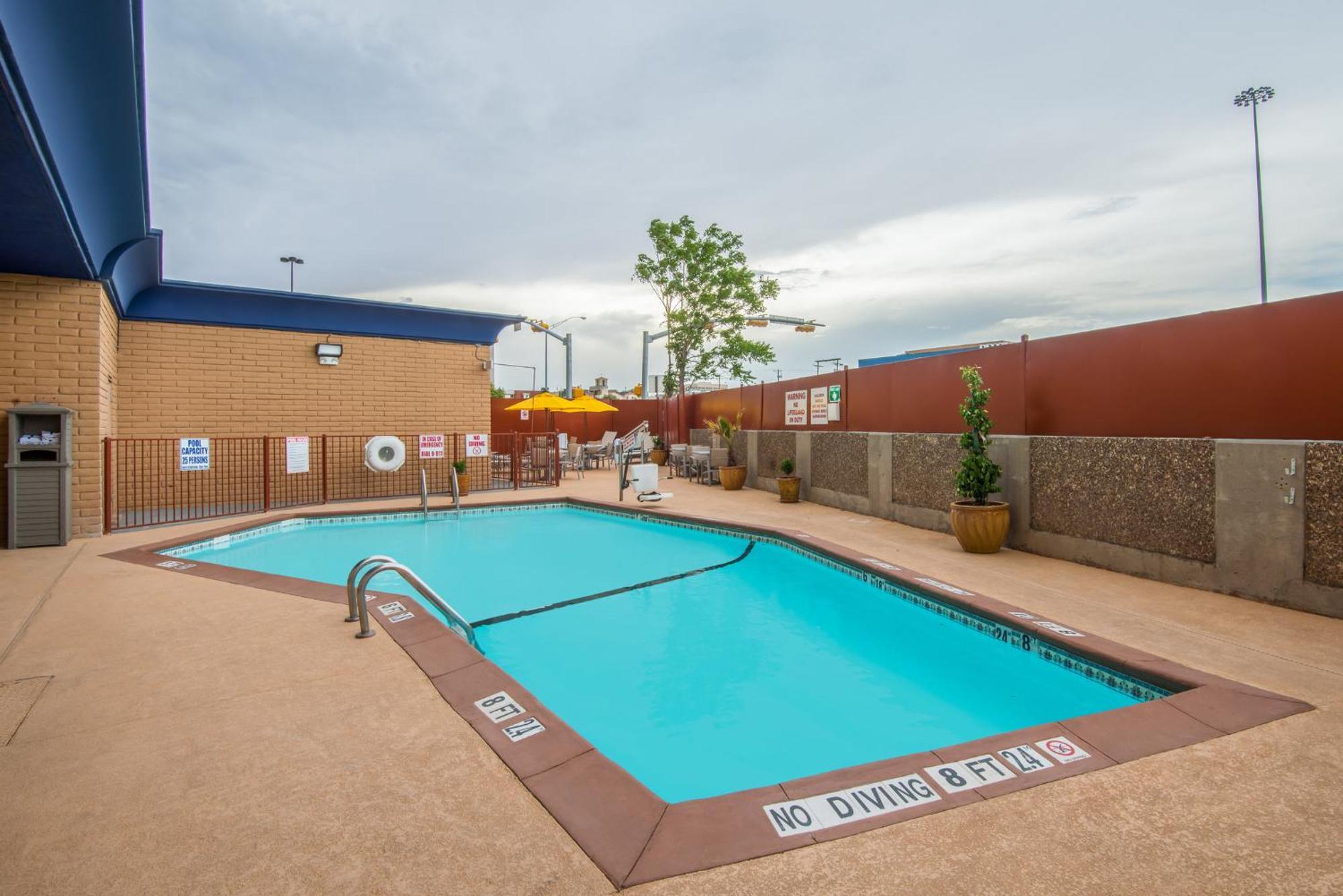 Holiday Inn Express El Paso-Central By Ihg Екстериор снимка