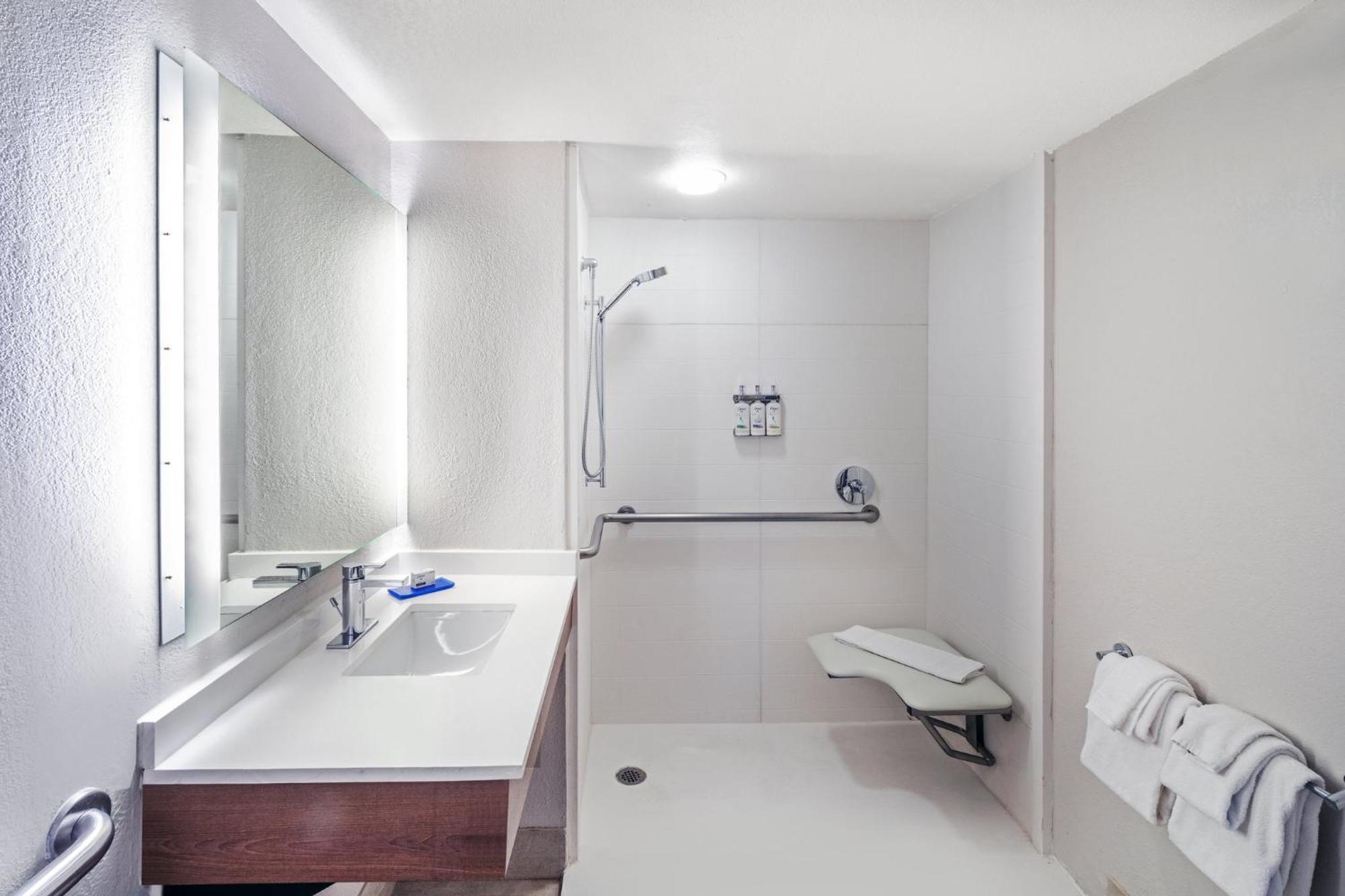 Holiday Inn Express El Paso-Central By Ihg Екстериор снимка